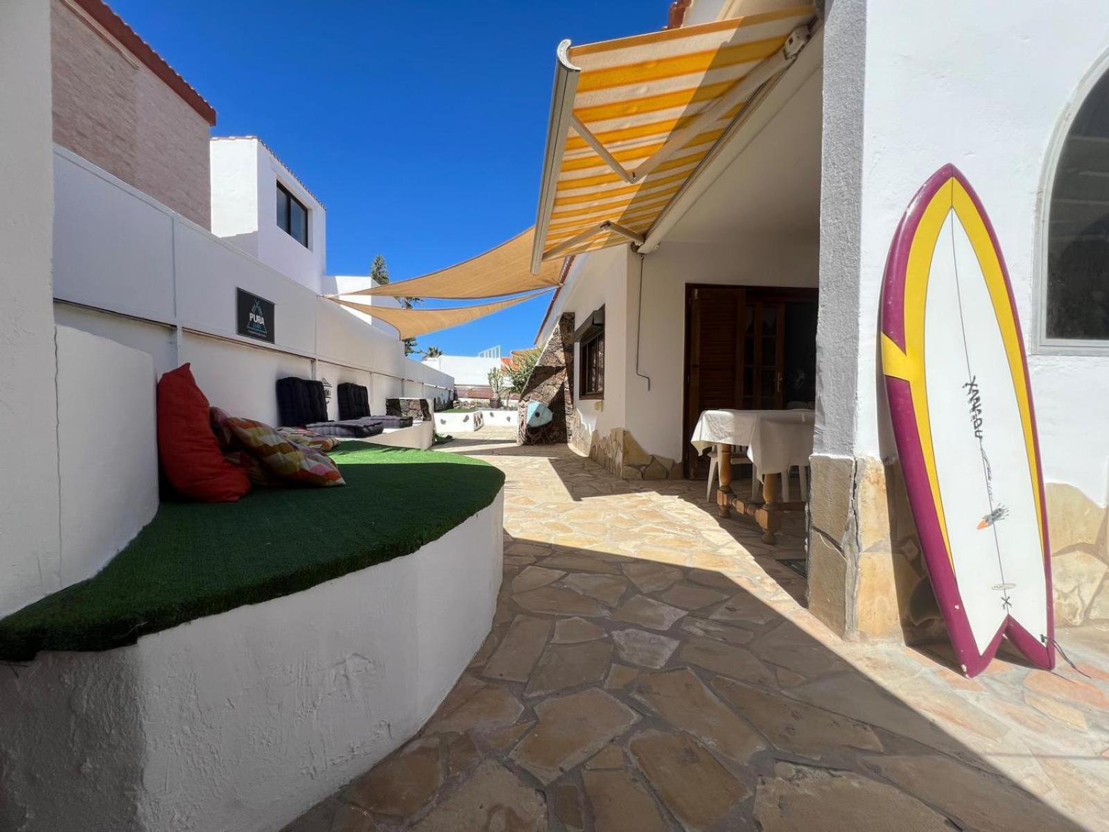 Hostel Pura Vida Surf Camp & School La Oliva Exterior foto